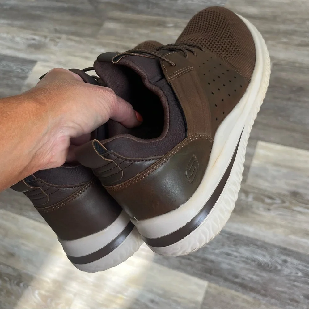 Skechers slip sneakers